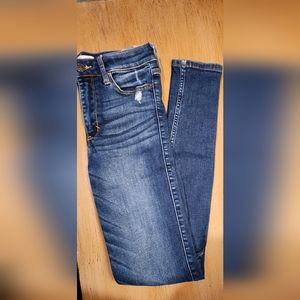 EUC Abercrombie & Fitch skinny jeans 4Long distressed details